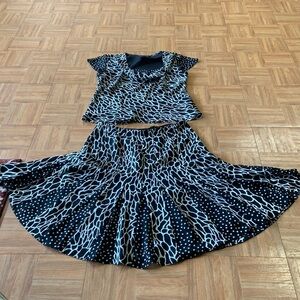 Signature by Robbie Bee dress size 8 top and skirt. 2 pieces